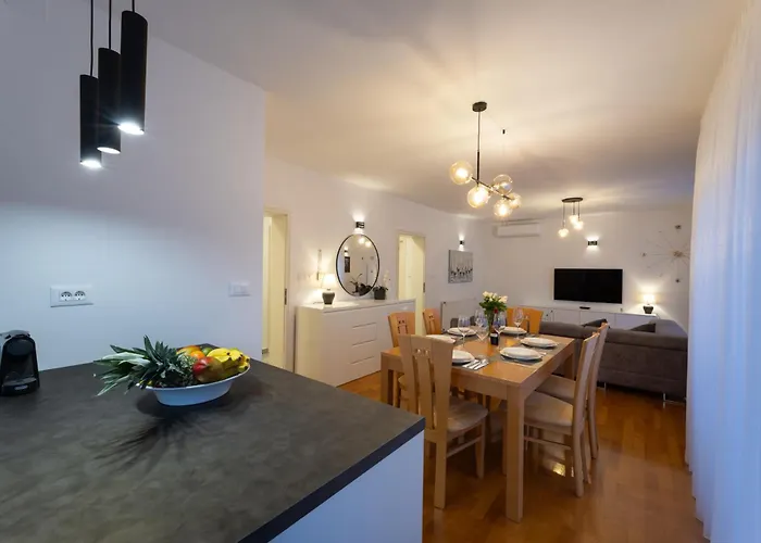 Apartamento Makai With A Rooftop Terrace Kaštela