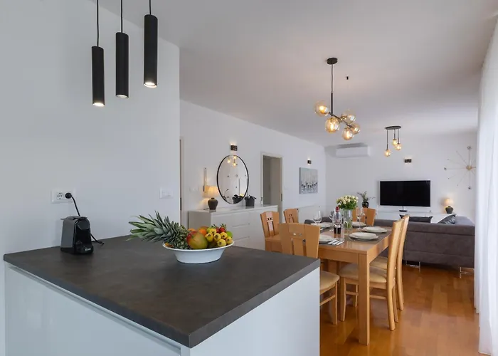 Apartamento Makai With A Rooftop Terrace Kaštela