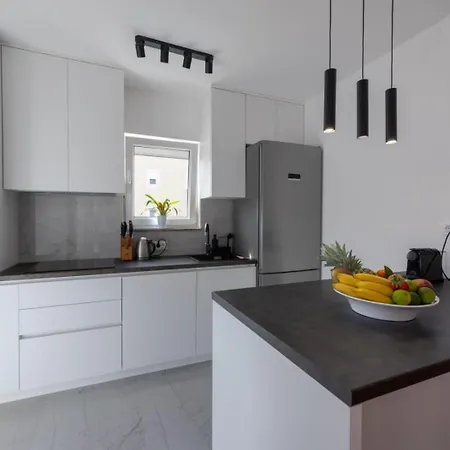 Apartment Makai With A Rooftop Terrace Kastela