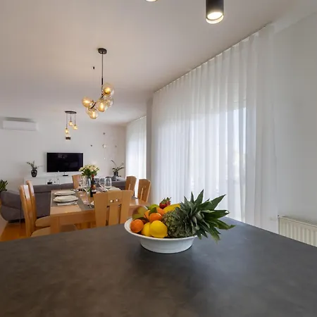 Apartment Makai With A Rooftop Terrace *